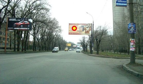 Фото рекламной плоскости по адресу пр.Богоявленский, 43А (Проходная Института Имульсн. техн), Г-образный щит над дорогой, стА