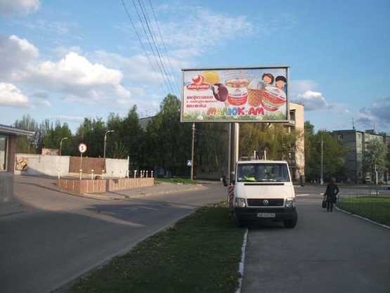 Фото рекламной плоскости по адресу ул. Николая Ващука - ул. Порика (маг. "Гранд")