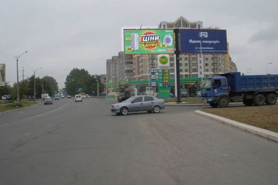 Фото рекламной плоскости по адресу Довженка вул. - Сухомлинського вул. (в центр, ліва)