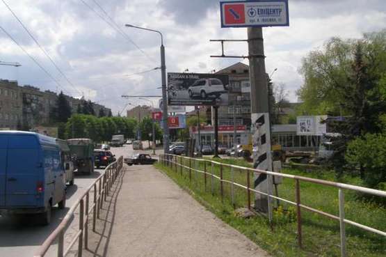 Фото рекламной плоскости по адресу Галицька вул., 109 (в центр)