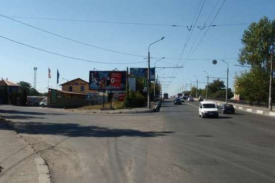 Фото рекламной плоскости по адресу Незалежності вул., (салон "Рено")
