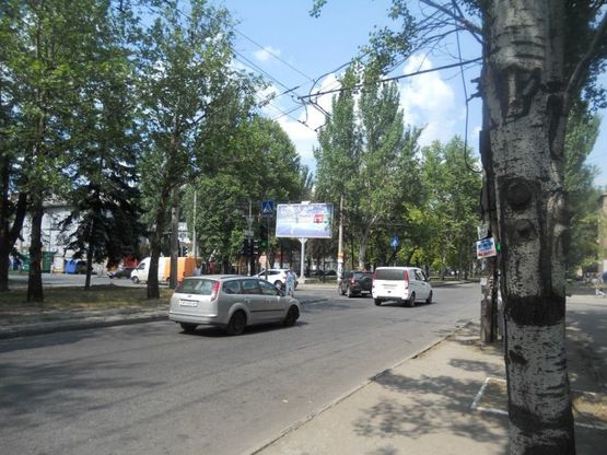 Фото рекламной плоскости по адресу пр.Металургів - вул.Незалежної України (призматрон)