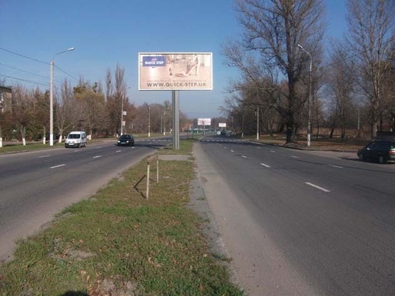 Фото рекламной плоскости по адресу ул. Киевская (Водоканал) разделитель 3 выезд