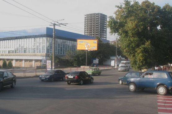 Фото рекламной плоскости по адресу Велика Перспективна вул. - Верхня Пермська вул., 1