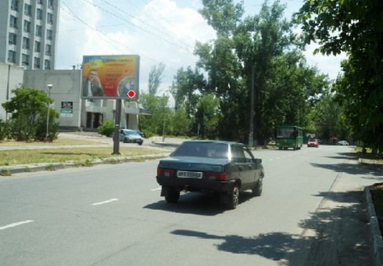 Фото рекламной плоскости по адресу Патона ул., 4 (BackLit)