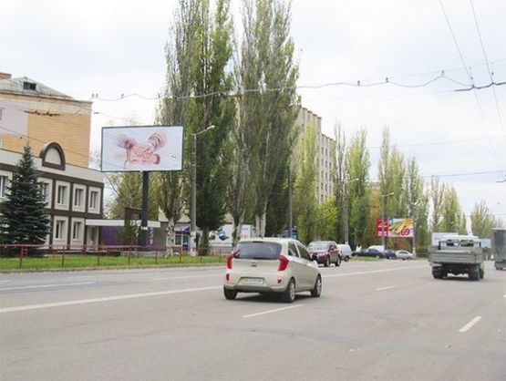 Фото рекламной плоскости по адресу Полтавская ул., 75 - Васнецова ул.
