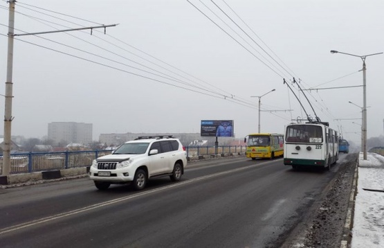 Фото рекламной плоскости по адресу Рівненська_міст_від Київського майдану