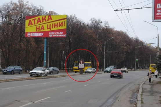 Фото рекламной плоскости по адресу вул. Європейська (Фрунзе) (розподільча смуга)