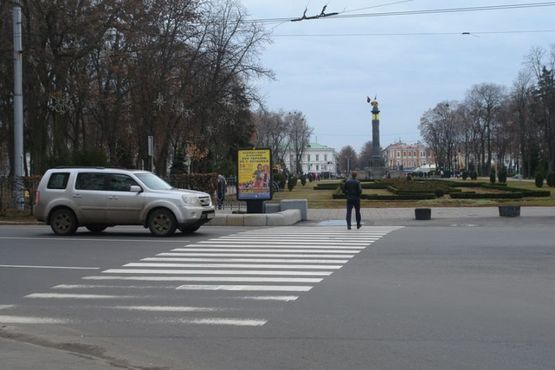 Фото рекламної площини за адресою вул. Соборності (Жовтнева) Корпусний парк (вхід з боку тех.  університету)