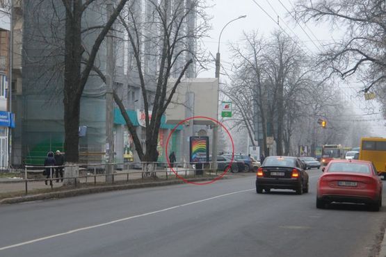 Фото рекламной плоскости по адресу вул. Соборності (Жовтнева),41(фрешмаркет "Бруснічка")