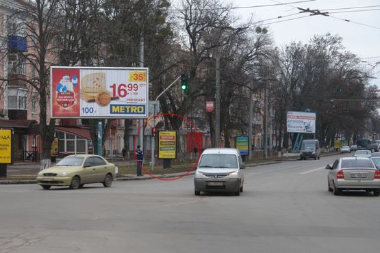 Фото рекламной плоскости по адресу вул. Соборності (Жовтнева),46 (L18)