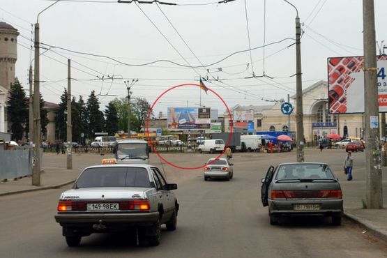 Фото рекламной плоскости по адресу пл. Слави («Південний» вокзал») (призматрон)