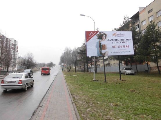 Фото рекламної площини за адресою вул. Стуса, біля Червоної рути