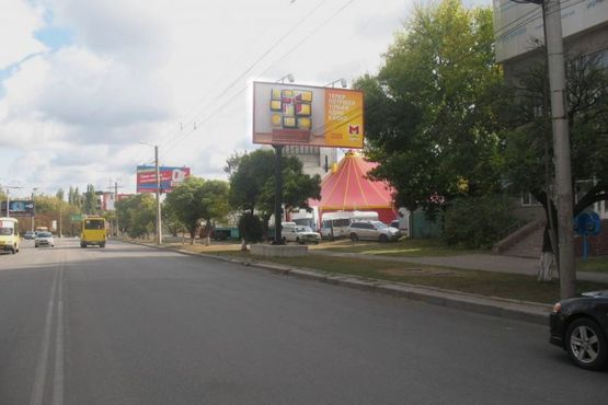 Фото рекламной плоскости по адресу Соборна вул. (Соборна вул.), 1
