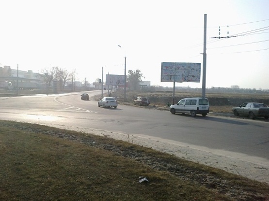 Фото рекламної площини за адресою Рівненська/Окружна_кільце біля Епіцентру_в'їзд в місто