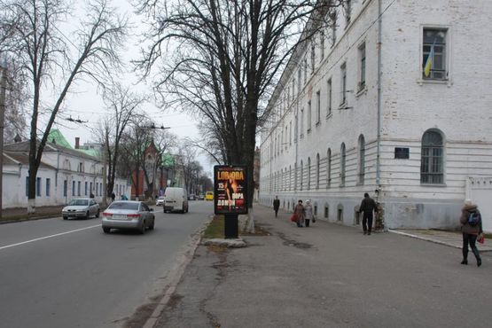 Фото рекламной плоскости по адресу вул. Соборності (Жовтнева),вхід до "Техуніверситету"