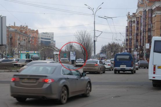 Фото рекламной плоскости по адресу вул. Соборності (Жовтнева) (Ц,вхід до"Каштанової алеї")-R.