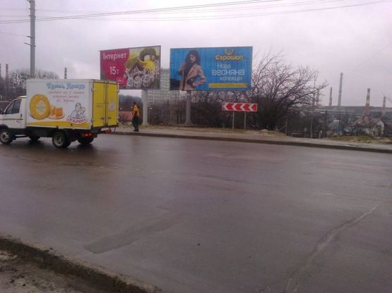 Фото рекламной плоскости по адресу вул.Сихівська, виїзд на вул.Зелену (ближчий від   моста)
