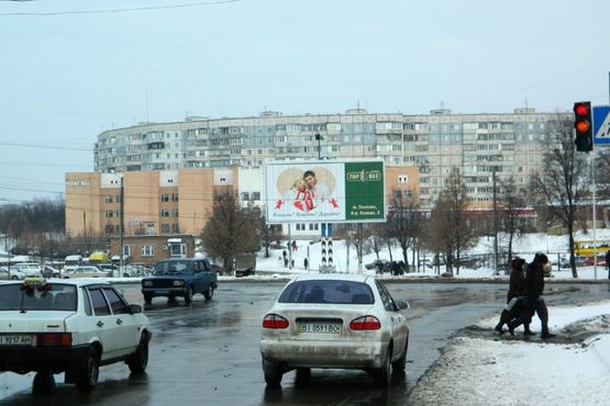 Фото рекламной плоскости по адресу вул. Героїв Сталінграду / вул. 23 Вересня(призматрон)