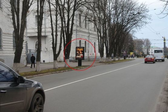 Фото рекламної площини за адресою вул. Соборності (Жовтнева),вхід до "Техуніверситету"