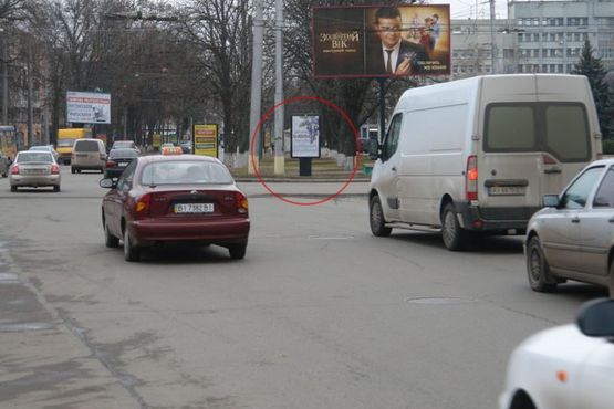 Фото рекламной плоскости по адресу вул. Соборності (Жовтнева),45 -п.перехід