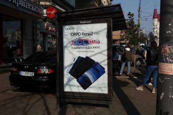 Фото рекламной плоскости по адресу Велика Васильківська вул., 30 (ресторан "Муракамі", "Укрсиббанк") - зупинка гром.транспорту