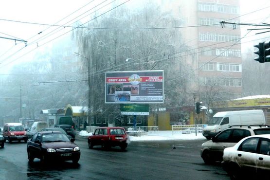 Фото рекламной плоскости по адресу вул. В.Тирновська (зуп. «Латишева»)(призматрон)