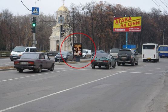 Фото рекламной плоскости по адресу вул. Європейська (Фрунзе) (розподільча смуга)