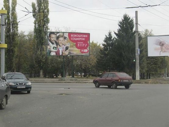 Фото рекламной плоскости по адресу Яновского ул. - Тамма ул. (со стороны сквера "Славы")