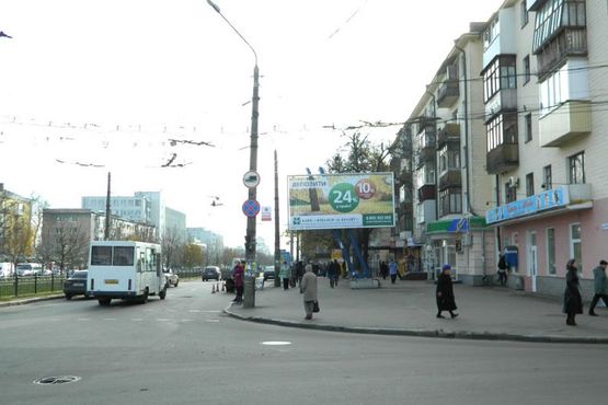 Фото рекламной плоскости по адресу вул. Соборності (Жовтнева) /вул. Халтуріна (призматрон)