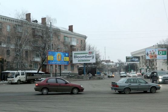 Фото рекламной плоскости по адресу вул. Небесної сотні (Леніна) (зуп «пл.Конституції») (призматрон)