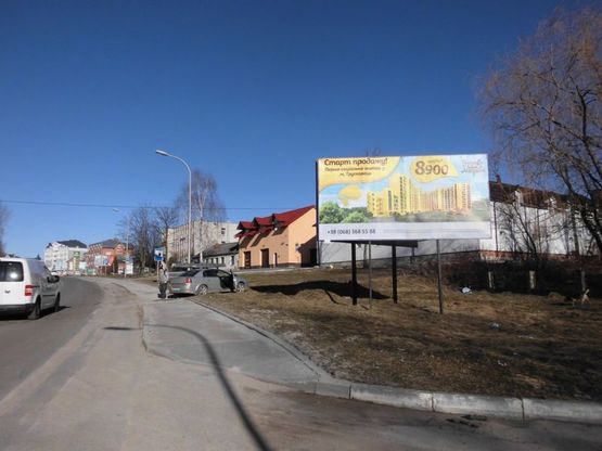 Фото рекламної площини за адресою вул. Мазепи, біля переїзду