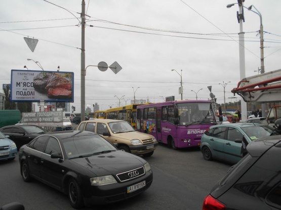 Фото рекламної площини за адресою Тульская пл., (ст. м.  Петровка, McDonald's, ТЦ "Городок", БЦ "Петровка-Центр", АЗС "ТНК", в направлении Оболонского просп.)