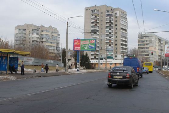 Фото рекламной плоскости по адресу вул. В.Тирновська / вул. Ю.Тимошенка (зуп. «Бібліотека»)