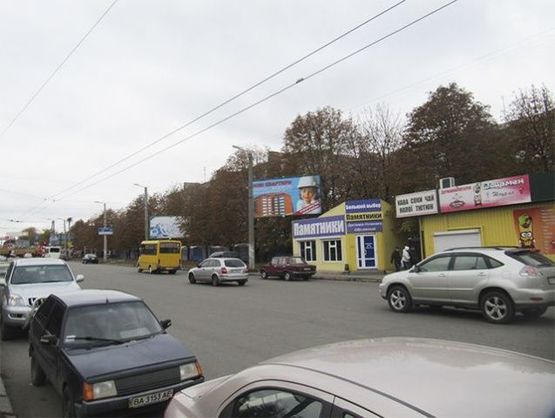 Фото рекламной плоскости по адресу Тельнова пр., 2г (отделение Приватбанка)