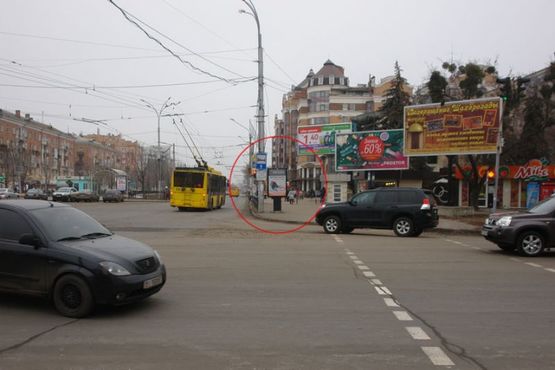 Фото рекламной плоскости по адресу вул. Соборності (Жовтнева)/вул.Сінна