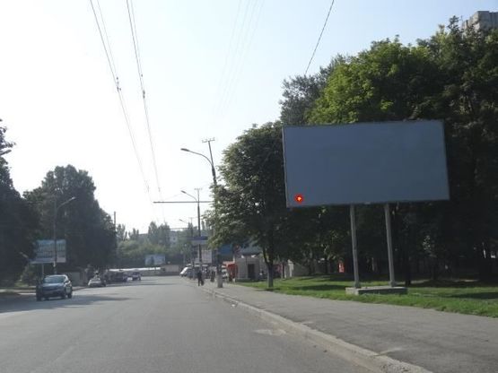 Фото рекламной плоскости по адресу Паникахи ул., 28, из центра