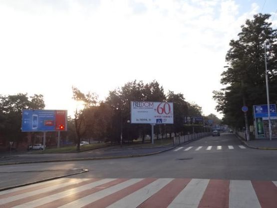 Фото рекламной плоскости по адресу Святослава Храброго ул., 21 - Красная ул., в центр