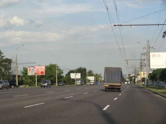 Фото рекламной плоскости по адресу Заводская Набережная ул., возле кафе "СМАК", в центр