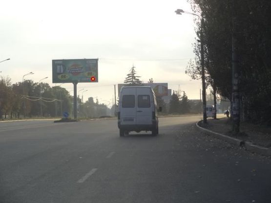 Фото рекламной плоскости по адресу Заводская Набережная ул., 4 - Красный Камень ул., в центр