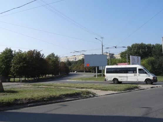 Фото рекламной плоскости по адресу Паникахи ул., 18, из центра