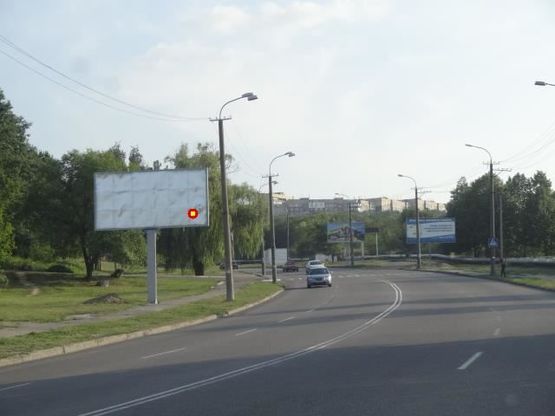 Фото рекламной плоскости по адресу Космическая ул., областная детская больница, из центра