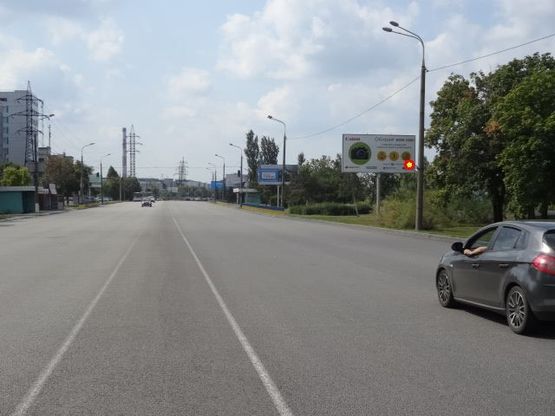 Фото рекламной плоскости по адресу Заводская Набережная ул., мебельный комбинат "Прогресс", из центра