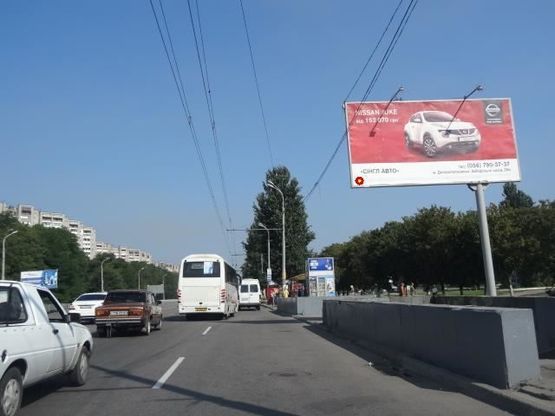 Фото рекламной плоскости по адресу Запорожское шоссе, 37 - Паникахи ул., в центр