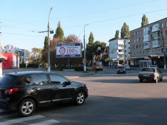 Фото рекламної площини за адресою просп. Свободы (ул.60л.Октября), перекр. с ул. Халаменюка и Соборной (Ленина), район ТЦ «Амстор» (супермаркеты «Сильпо», «Comfy», «Марафон»)