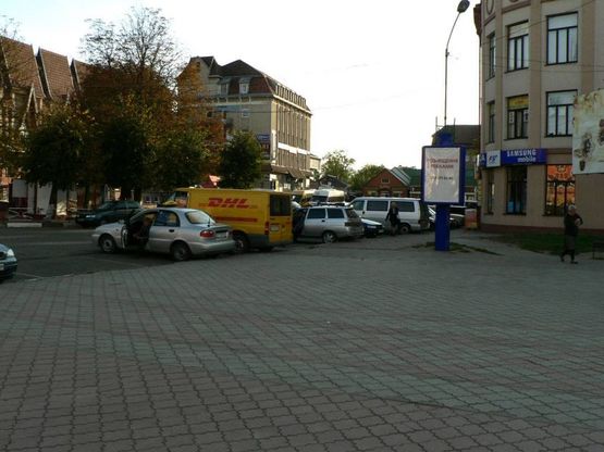 Фото рекламной плоскости по адресу Майдан Шеченка, ТЦ Квадрат, маг.Камея, ліворуч