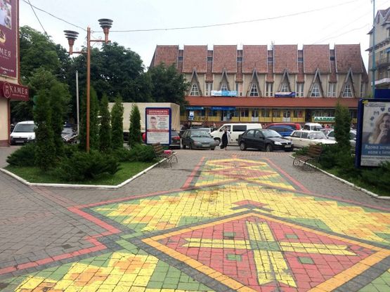 Фото рекламной плоскости по адресу Майдан Шевченка, міський БК, ТЦ Квадрат, пішохідна зона