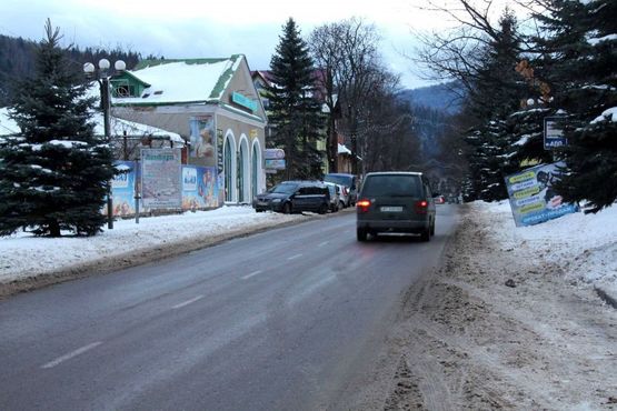 Фото рекламной плоскости по адресу Траса Н-09 Мукачево-Львів, Свободи, РЕМ,  Гастроном Яремче, напрямок руху на Івано-Франківськ