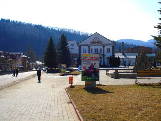 Фото рекламной плоскости по адресу Траса Н-09 Мукачево-Львів, Свободи, центральна міська алея, міський фонтан, Будинок культури, маг. ЛЕКС, напрямок руху на Буковель