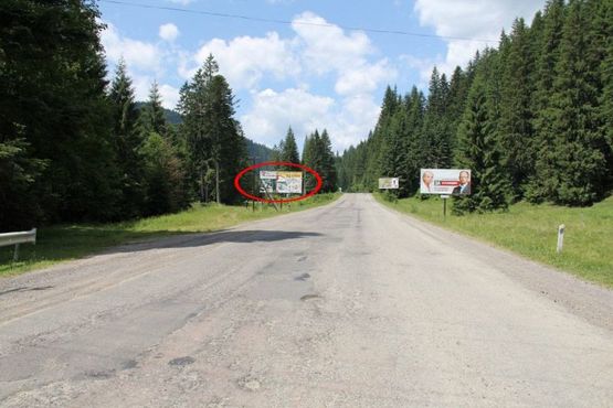 Фото рекламной плоскости по адресу Траса Н-09 Мукачево-Львів, дорога на Буковель (с.Поляниця), відпоч. комплекс Батьківський поріг, 150 м перед поворотом на Буковель, напрямок руху на Буковель